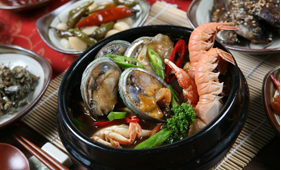 Obunjagi Ttukbaegi (Seafood Soup)